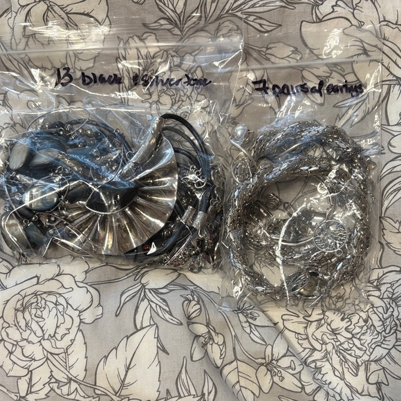 Accessories - 1 pound (20 pieces) Silver and Black Women's Accessory Set